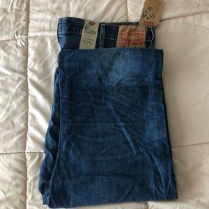 Brand new! Levi’s! No. 559. Size 40 x 30.
